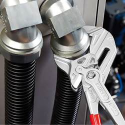 Клещи переставные-гаечный ключ, зев 85 мм, длина 400 мм, хром, обливные ручки Клещи переставные-гаечный ключ, зев 85 мм, длина 400 мм, хром, обливные ручки