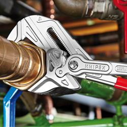 Клещи переставные-гаечный ключ, зев 85 мм, длина 400 мм, хром, обливные ручки Клещи переставные-гаечный ключ, зев 85 мм, длина 400 мм, хром, обливные ручки