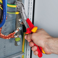 ALLIGATOR клещи переставные VDE, зев 50 мм, длина 250 мм, хром, 2-комп диэлектрические ручки ALLIGATOR клещи переставные VDE, зев 50 мм, длина 250 мм, хром, 2-комп диэлектрические ручки