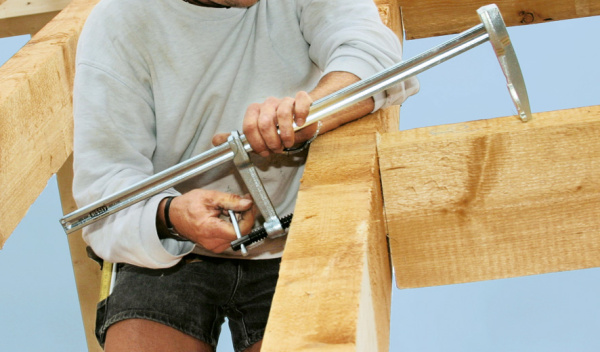 SPZ60K Струбцина для стропил и балок 600/120, 12 кН, верхняя скоба с забиваемым наконечником SPZ60K Струбцина для стропил и балок 600/120, 12 кН, верхняя скоба с забиваемым наконечником