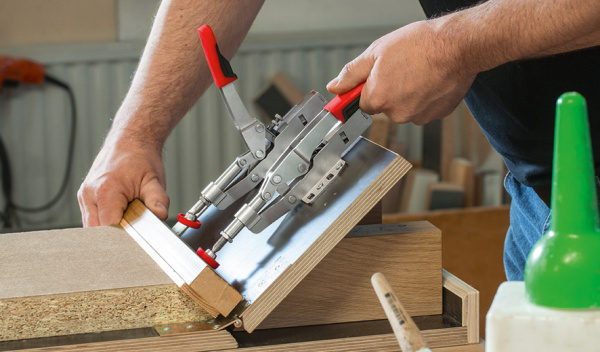 STC-IHH15 Зажим с коленчатым рычагом, 2.5 кН, с выдвигаемым упором на горизонтальном основании 25 STC-IHH15 Зажим с коленчатым рычагом, 2.5 кН, с выдвигаемым упором на горизонтальном основании 25