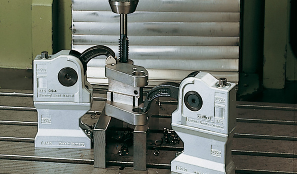 BAS-C10-6 Зажим компактный, 16 кН, ширина 97 мм, глубина 60 мм, открытое крепёжное отверстие для M10/M12, с прижимным башмачком BAS-C10-6 Зажим компактный, 16 кН, ширина 97 мм, глубина 60 мм, открытое крепёжное отверстие для M10/M12, с прижимным башмачком