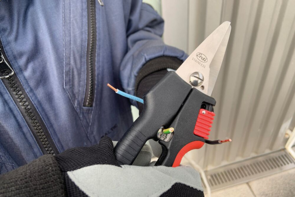 D50 Combinox Ножницы комбинированные, 190 мм, рез проволоки Ø 2.5 мм, зачистка: Ø 1.0-1.5 мм, нерж D50 Combinox Ножницы комбинированные, 190 мм, рез проволоки Ø 2.5 мм, зачистка: Ø 1.0-1.5 мм, нерж