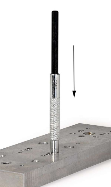 Выколотка с подвижной направляющей втулкой, Ø 3.9 мм, корпус Ø 8 мм, круглый профиль, Cr-V, цинковое хромирование, 100 мм Выколотка с подвижной направляющей втулкой, Ø 3.9 мм, корпус Ø 8 мм, круглый профиль, Cr-V, цинковое хромирование, 100 мм