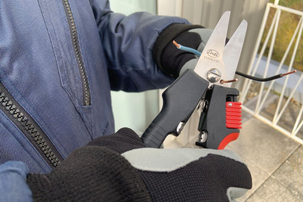 D50 Combinox Ножницы комбинированные, 190 мм, рез проволоки Ø 2.5 мм, зачистка: Ø 1.0-1.5 мм, нерж D50 Combinox Ножницы комбинированные, 190 мм, рез проволоки Ø 2.5 мм, зачистка: Ø 1.0-1.5 мм, нерж